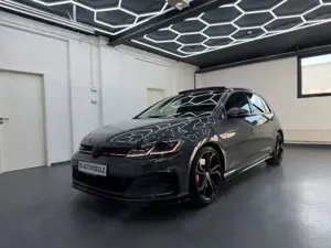 Volkswagen Golf VII Lim. GTI TCR*AKRAPOVIC*ACC*DCC*PANO*