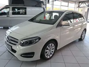 Mercedes-Benz B 180 B-Klasse 7G-DCT Style AHK Navi LED Parkass