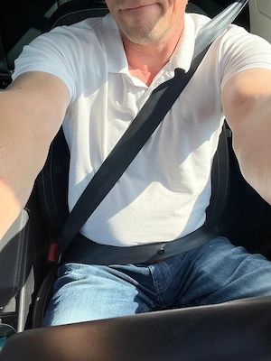 Naked in the Car. Er sucht Beifahrerin