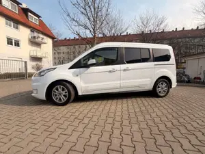Ford Grand Tourneo