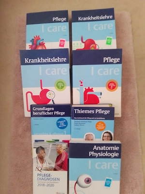 Kompletter Satz Ausbildungs Bücher zur Pflege 