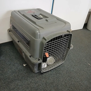 Petmate Sky Kennel Ultra  cm  Ausen : H 51,5  B 53  L 72 Innen: H 49 B 41,5 L62