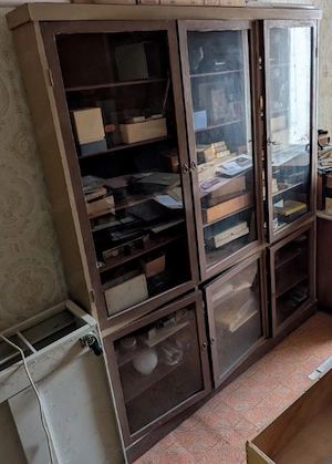 2 Alte Ladenschräke