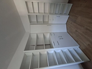 Schrankwand weiß mit Eckkleiderschrank