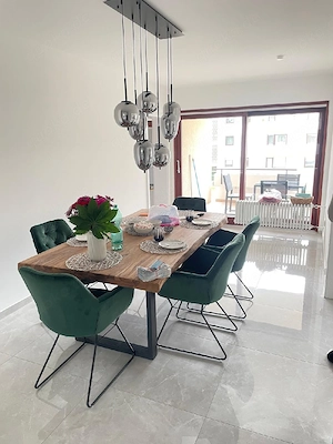 Esszimmertisch mit 6 Stühlen