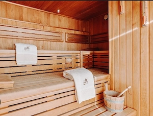 Suche Weibliche Saunabegleitung