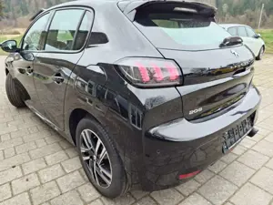 Peugeot 208 Allure PureTech 100 *PanoDach*SHZ*Kamera*LED* Bild 3