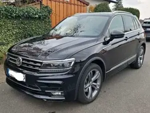 Volkswagen Tiguan Tiguan 2.0 TSI 4Motion (BlueMotion Technology) R-Line / komplett neue Bereifung / 