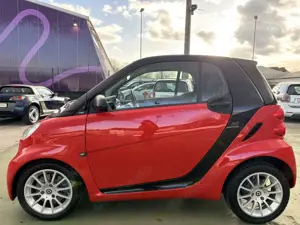 smart forTwo KLIMA,SITZH,PANORAMA,ALLSEASON REIFEN INSP+TÜV Bild 2