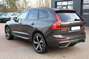 Volvo XC60 B4D AWD Plus Dark*STDHZG*360°*ACC*AHK Bild 3