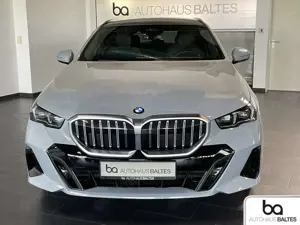 BMW 520 520d Touring M Sport 19"/Pano/DrivPlus/Park/AHK Bild 2