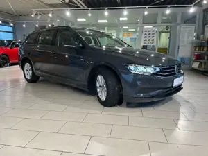 Volkswagen Passat Variant Kombi Navi Parkpilot Kamera Allwetterreifen