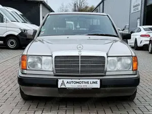 Mercedes-Benz E 200 124 LIMO/AUTOMATIK/SCHIEBEDACH/H-ZULASSUNG Bild 2