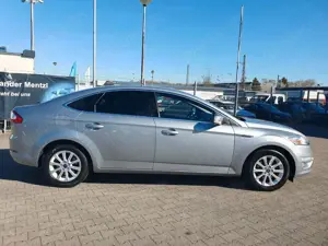 Ford Mondeo 1,6 Titanium GARANTIE KLIMAAUTOMATIK NAVI Bild 5