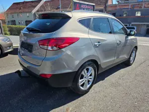 Hyundai iX35 Premium 4WD Leder Tempomat Anhängerkupplung Bild 3