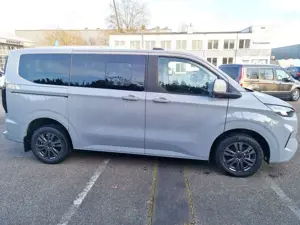 Ford Tourneo Custom 320 L1H1 VA Autm. Titanium nur bis 31.03.26 Bild 4