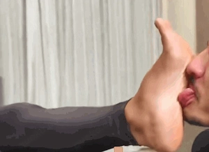 Würdest du gerne Hände, Lippen, eine Zunge an deinen Füssen Spüren?