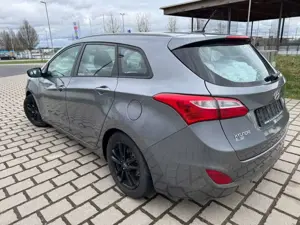 Hyundai i30 cw FIFA WorldCupEd Navi Kamera pdc Anhängerk