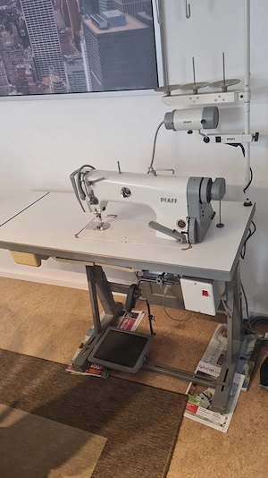   Pfaff 481 Industrienähmaschine mit autom. Fadenabschneider