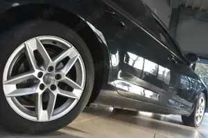Audi A4 Avant 2.0 TDI DSG Navi BiXenon Sitzhz AHK PDC Bild 4