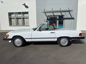 Mercedes-Benz 560 560 SL Cabrio Bild 3