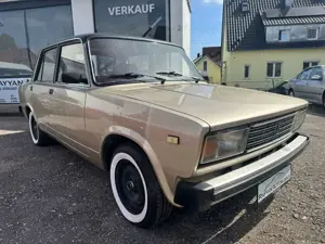 Lada Nova *TÜV-neu