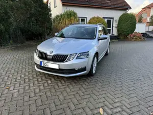 Skoda Octavia Octavia Combi 2.0 TDI DSG Clever AHK Navi Dachreeling LED