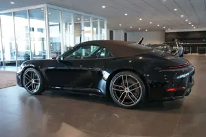 Porsche 992 .2 Carrera 4S Cabrio | SportDesign | 18-Wege Bild 4
