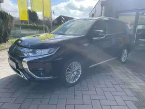 Mitsubishi Outlander Plug in Hybrid BASIS 2.4 4WD + AHK