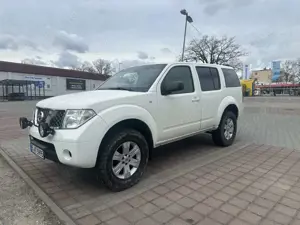 Nissan Pathfinder 2.5 dCi LE