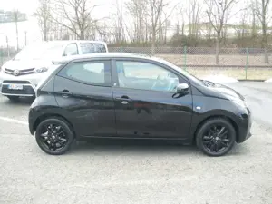 Toyota Aygo Aygo 5-Türer x-play Team Deutschland Bild 2