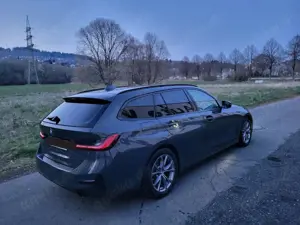 BMW 320 320d Touring xDrive Aut. Advantage Dravitgrau met.