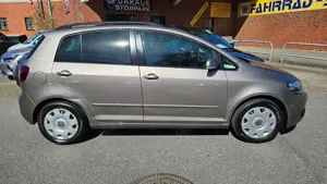 Volkswagen Golf Plus Golf VI Plus 1.4 Highline 1-ter HAND TÜVAU NEU Bild 5