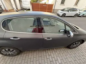 Peugeot 208 Bild 2
