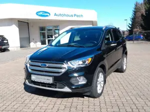 Ford Kuga Titanium - 8-fach bereift*Navi*Tempom.Parkassist*