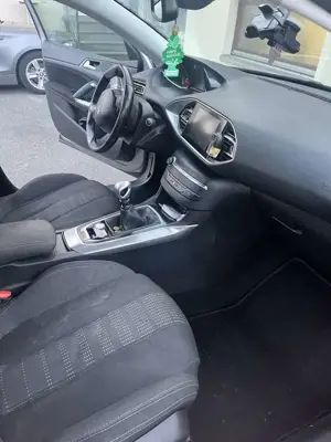 Peugeot 308 SW 2.0 bluehdi 16v Business ss 150c Bild 4