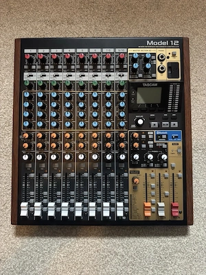 TASCAM Modell 12 Analogmixer mit Audio-Interface   Perfekter Zustand