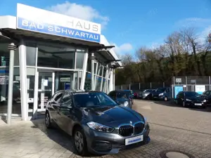 BMW 118 i "Advantage", Navigation, PDC, Tempomat uvm.