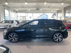 Volkswagen Golf VIII 1.5 TSI DSG R-Line StaHz SHZ Kam LM18 Bild 2