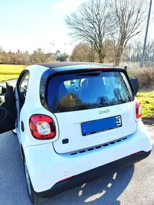 smart forTwo EQ coupe Bild 2