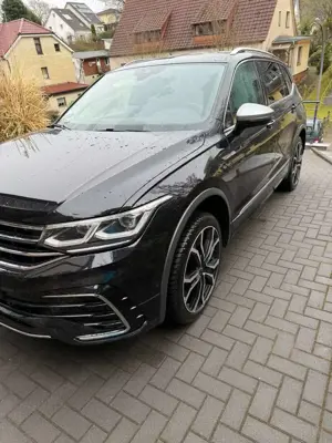 Volkswagen Tiguan Tiguan Diesel 2.0 TDI SCR 4MOTION DSG R-Line Bild 4