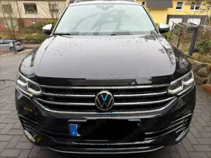 Volkswagen Tiguan Tiguan Diesel 2.0 TDI SCR 4MOTION DSG R-Line Bild 2