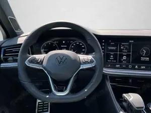 Volkswagen Touareg R-Line 3,0 l V6 TDI SCR 4MOTION 210 kW ( Bild 2