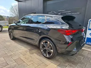CUPRA Leon DSG/ACC/LED/Sitzheiz/Gar bis 11/2030/wenig Km/PDC Bild 3