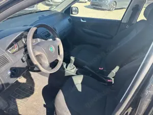 Skoda Fabia Combi 2.0 8-Fach bereift Bild 5