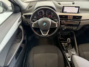 BMW X2 sDrive 18 i Advantage Automatik Navi LED PDC Bild 2