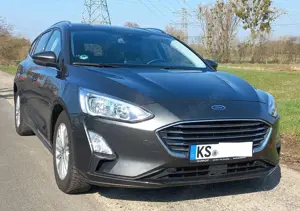 Ford Focus Focus Turnier TITANIUM selbstlenkend Automatik beheiz. Frontscheibe 92kW Garagenwagen Nic
