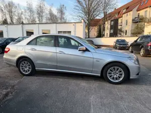 Mercedes-Benz E 200 CDI BlueEfficiency, Scheckheftgepflegt Bild 2