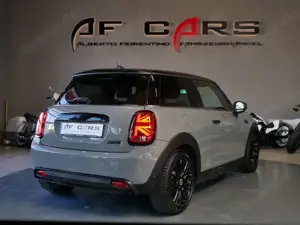 MINI Cooper SE Classic Trim Navi PDC Lenkradheizung Bild 5