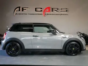 MINI Cooper SE Classic Trim Navi PDC Lenkradheizung Bild 4